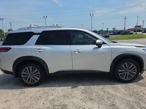 Certified 2024 Nissan Pathfinder SL w/ SL Premium Package AWD/4WD image 13