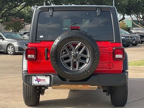 Used 2025 Jeep Wrangler Unlimited Sport AWD/4WD image 6