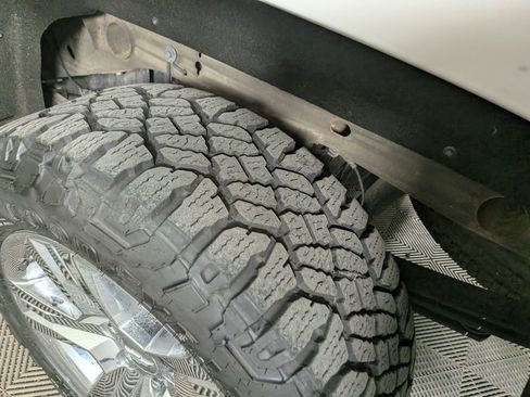 Used 2018 Chevrolet Silverado 1500 Custom w/ Custom Value Package image 15