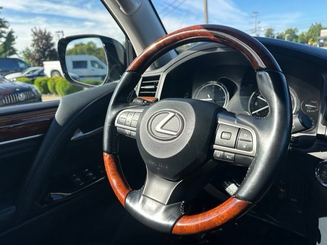 Used 2017 Lexus LX 570 4WD w/ Luxury Package image 41