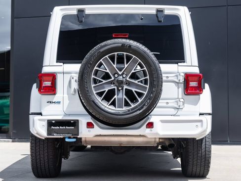Used 2022 Jeep Wrangler Unlimited Sahara AWD/4WD image 7