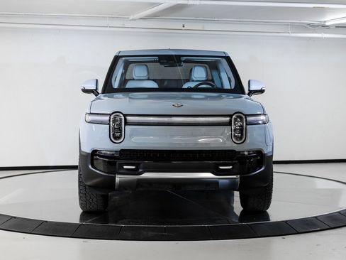 Used 2025 Rivian R1T Adventure image 10