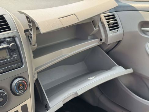 Used 2012 Toyota Corolla LE FWD image 27