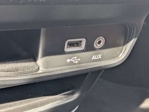 Used 2019 Chrysler Pacifica Limited w/ Tire & Wheel Group image 22