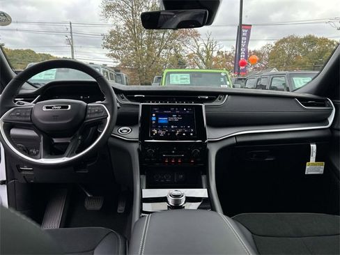 New 2025 Jeep Grand Cherokee L Altitude image 6