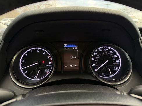 Used 2021 Toyota Camry SE image 16