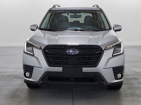 Used 2024 Subaru Forester Premium image 3