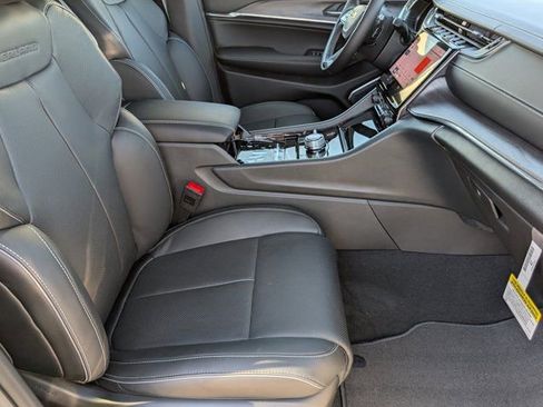 New 2025 Jeep Grand Cherokee L Overland w/ Advanced Protech Group III image 28