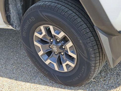 Used 2021 Toyota Tacoma TRD Off-Road image 7