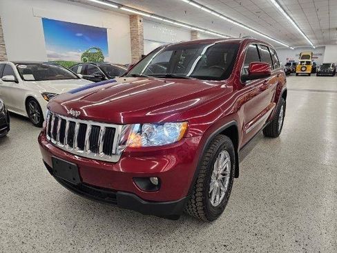 Used 2012 Jeep Grand Cherokee Laredo w/ Laredo E Group AWD/4WD image 2