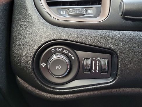 Used 2023 Jeep Renegade Latitude image 14