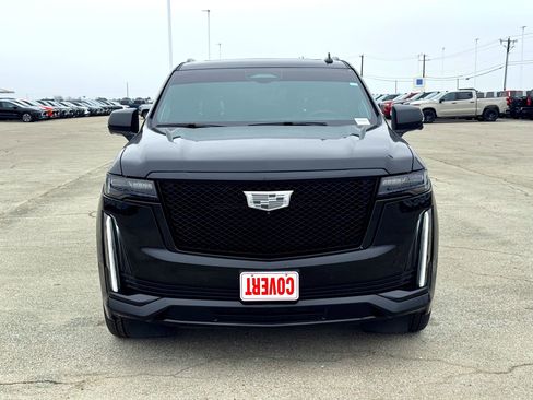 Used 2024 Cadillac Escalade ESV Sport Platinum w/ LPO, ONYX Package image 3