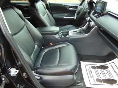 Used 2020 Toyota RAV4 XLE w/ All Weather Liner Package image 6