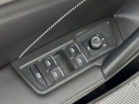 Used 2024 Volkswagen Tiguan SE AWD/4WD image 20