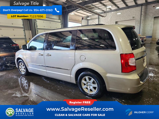 Used 2012 Chrysler Town & Country Touring w/ Entertainment Group #1 FWD image 3