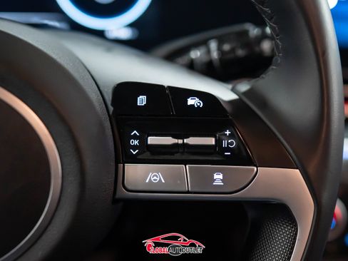 Used 2025 Hyundai Elantra SEL image 23