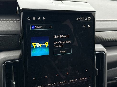 Used 2025 GMC Yukon XL AT4 image 18