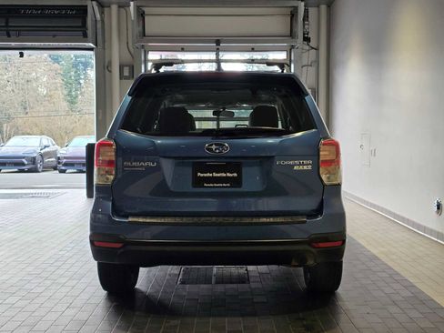 Used 2017 Subaru Forester 2.5i Premium w/ All-Weather Package image 4