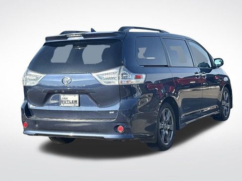 Used 2019 Toyota Sienna SE image 7