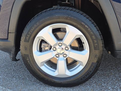 Used 2019 Jeep Compass Latitude w/ Cold Weather Group AWD/4WD image 9