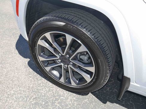 Certified 2022 Jeep Grand Cherokee Overland w/ MOPAR Finishing Package AWD/4WD image 12