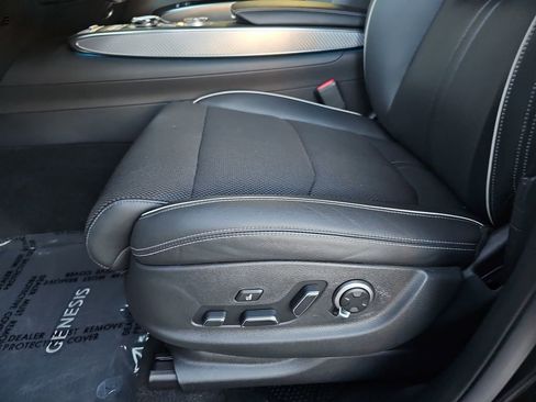 Used 2025 Genesis GV70 2.5T w/ Sport Prestige Package AWD/4WD image 18