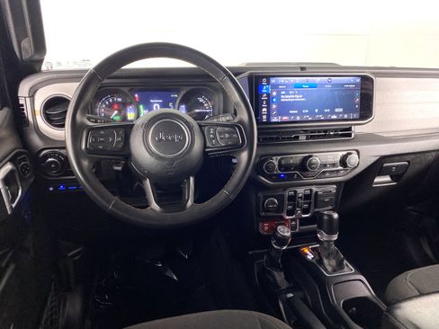 Used 2024 Jeep Wrangler Unlimited AWD/4WD image 19