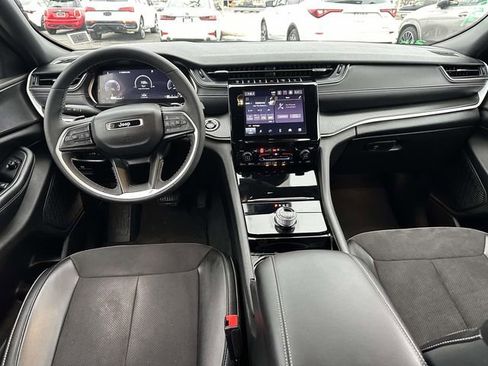 Used 2023 Jeep Grand Cherokee Altitude image 9