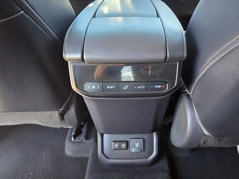 Used 2021 Toyota Highlander Limited AWD/4WD image 9
