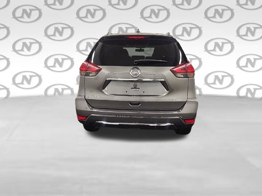 Used 2018 Nissan Rogue SV AWD/4WD image 16