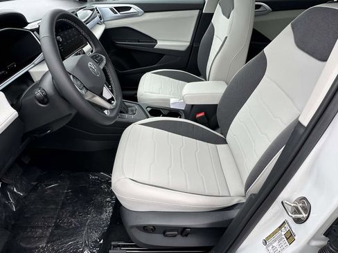 New 2026 Volkswagen Taos SE FWD image 13