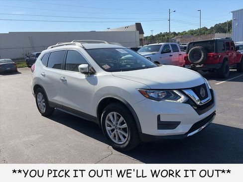 Used 2020 Nissan Rogue SV FWD image 1