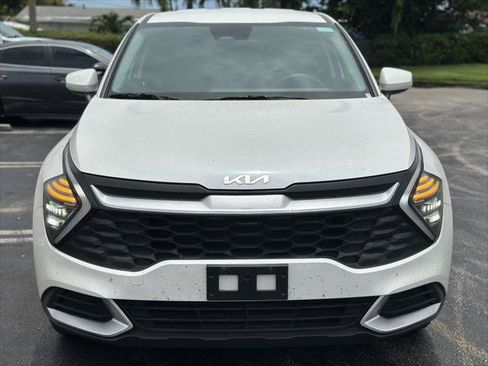 Used 2025 Kia Sportage LX FWD image 3