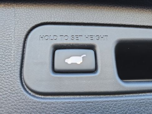 Used 2024 Honda Pilot Touring image 15