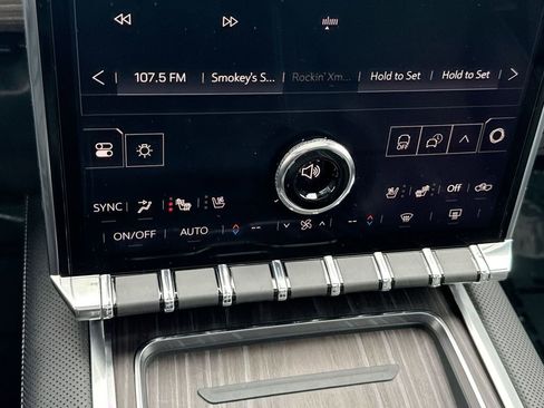 Used 2024 GMC Sierra EV Denali image 17