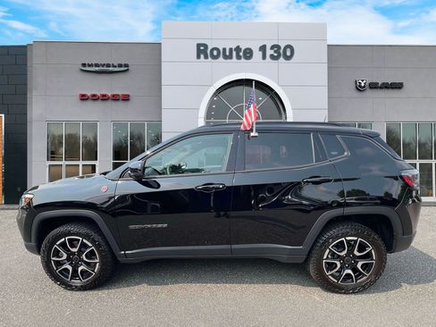 Used 2025 Jeep Compass Trailhawk w/ Trailhawk Elite Group AWD/4WD image 5