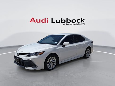 Used 2022 Toyota Camry LE FWD image 4