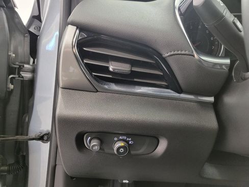 Certified 2023 Chevrolet Traverse LT image 9