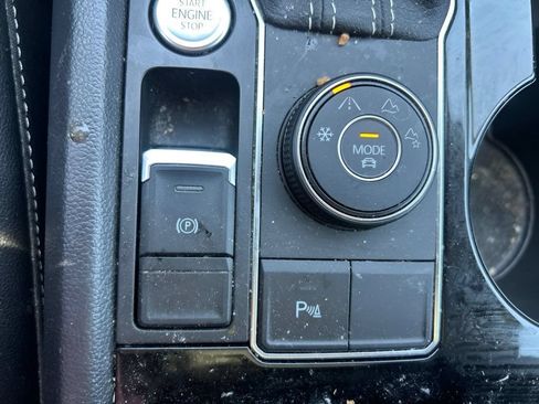 Used 2023 Volkswagen Atlas SEL R-Line AWD/4WD image 30