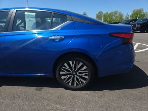 Used 2025 Nissan Altima 2.5 SV image 12