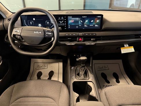 Used 2025 Kia K4 EX image 9
