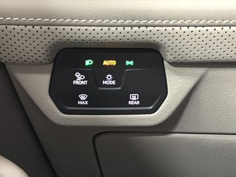 Used 2024 Volkswagen Atlas SE w/ Black Wheel Package AWD/4WD image 36