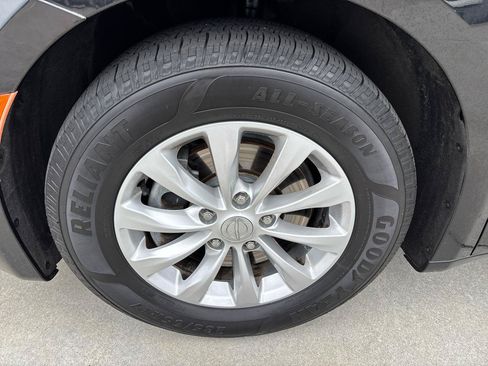Used 2017 Chrysler Pacifica Touring-L FWD image 11