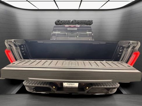 Used 2024 GMC Sierra 1500 AT4 w/ Technology Package AWD/4WD image 19