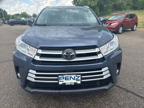 Used 2017 Toyota Highlander XLE AWD/4WD image 2