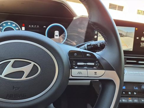 Used 2025 Hyundai Elantra Limited FWD image 26