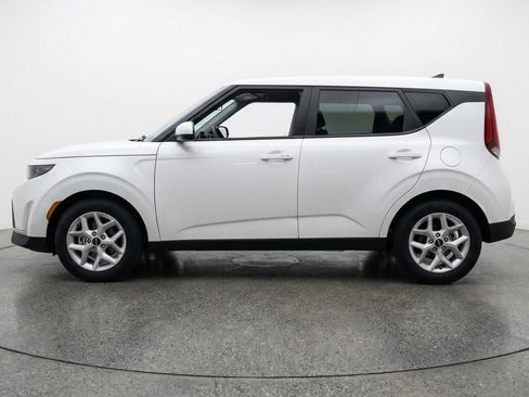 Used 2025 Kia Soul LX w/ LX Technology Package FWD image 5