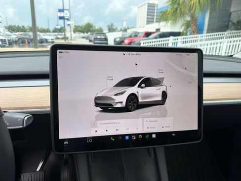 Used 2024 Tesla Model Y Long Range AWD/4WD image 18
