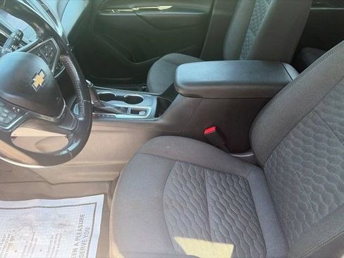 Used 2020 Chevrolet Equinox LT FWD image 11