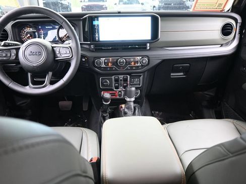 Used 2026 Jeep Gladiator Mojave AWD/4WD image 42